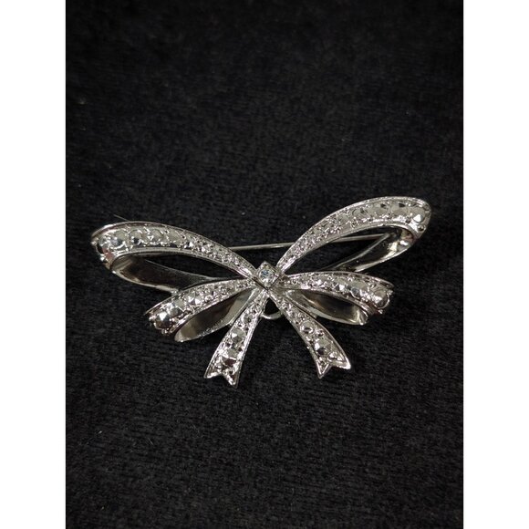 Vintage Avon Silver Tone Ribbon Bow Rhinestone Brooch Charm Holder Pin - Picture 2 of 7